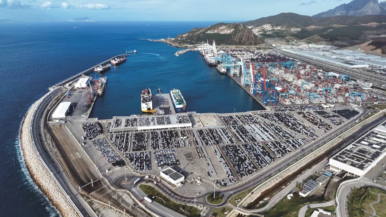 تقرير إسباني: طنجة المتوسط يتفوق على فالنسيا والجزيرة الخضراء في 2025